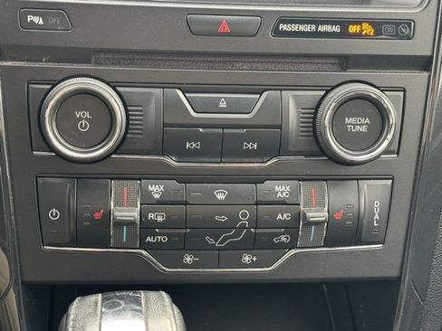 Used 2018 Ford Explorer XLT w/ Equipment Group 202A image 28