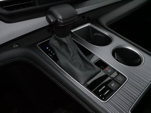 Used 2025 Toyota Sienna LE image 24