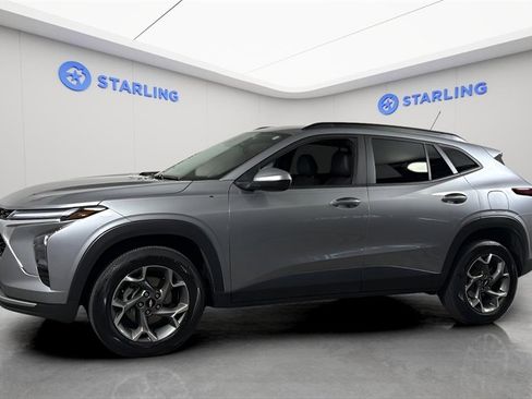 Used 2025 Chevrolet Trax LT image 4