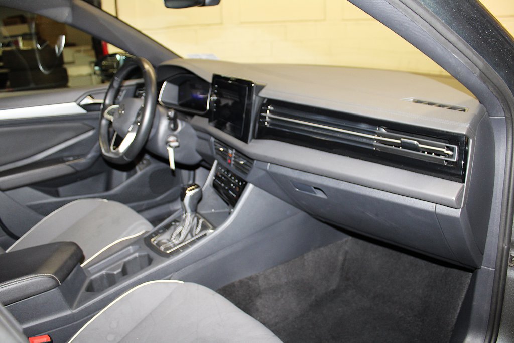 Used 2025 Volkswagen Jetta Sport FWD image 27