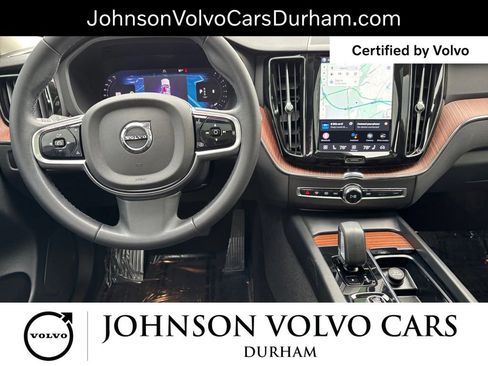 Used 2023 Volvo XC60 B5 Plus image 9