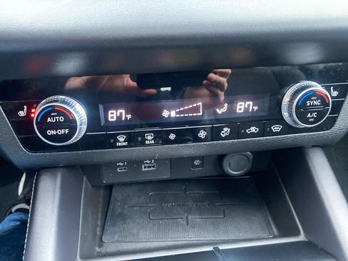 Used 2024 Mitsubishi Outlander AWD image 19