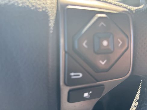 Used 2016 Toyota Tacoma SR5 w/ SR5 Appearance Package (SN) image 16