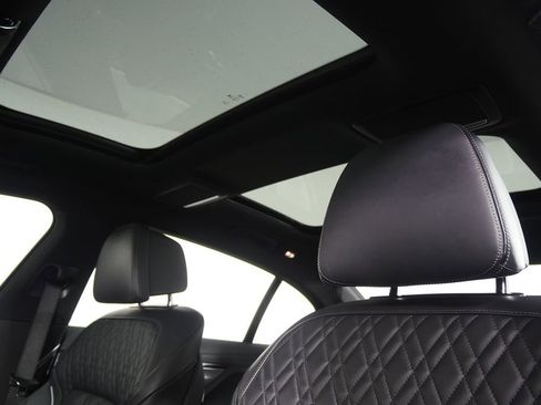 Used 2022 BMW 740i xDrive w/ M Sport Package image 12