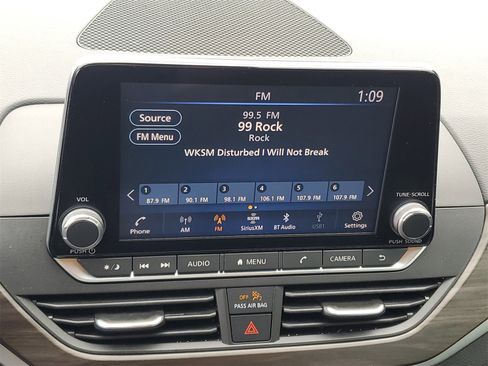 Used 2024 Nissan Altima 2.5 SV image 16