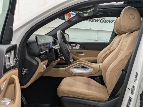 Used 2024 Mercedes-Benz GLS 450 4MATIC image 3