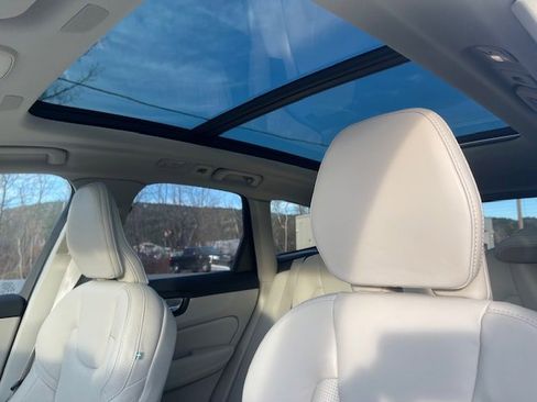 New 2026 Volvo XC60 B5 Ultra w/ Climate Package AWD/4WD image 13