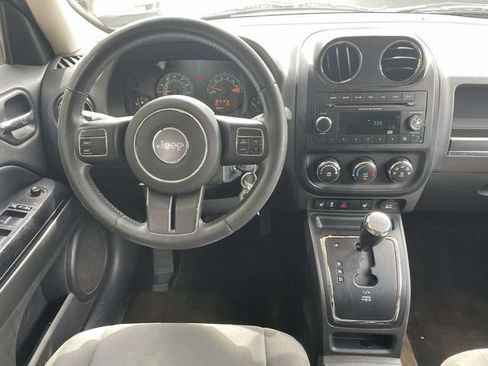 Used 2014 Jeep Patriot Latitude w/ All Weather Capability Group AWD/4WD image 13
