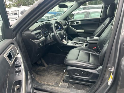 Used 2023 Ford Explorer XLT w/ Equipment Group 202A AWD/4WD image 7