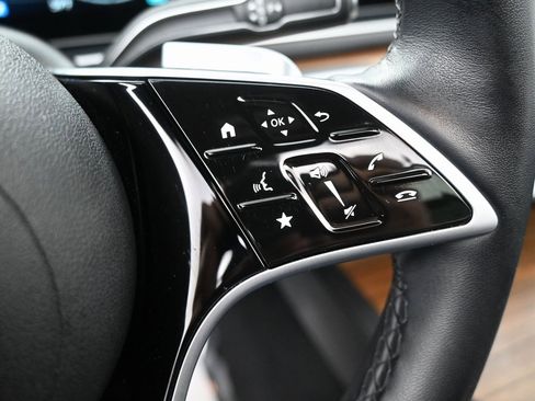 Used 2025 Mercedes-Benz GLE 450e 4MATIC w/ Winter Package image 23