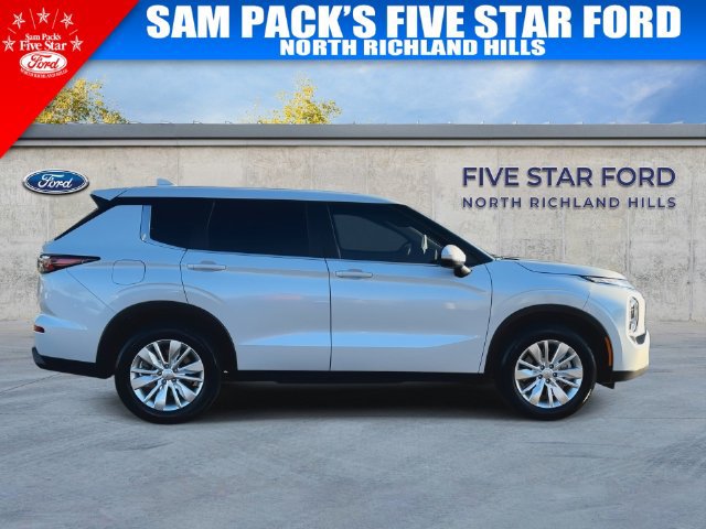 Used 2025 Mitsubishi Outlander ES FWD image 10