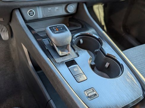 Used 2023 Nissan Rogue SV image 16