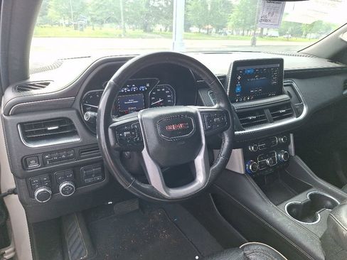 Used 2021 GMC Yukon SLT w/ SLT Luxury Plus Package AWD/4WD image 4