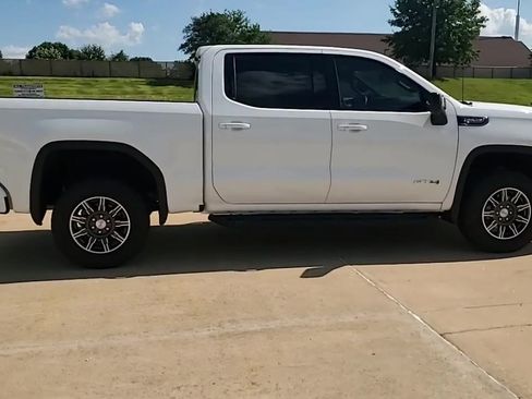 Used 2024 GMC Sierra 1500 AT4 w/ Technology Package image 9