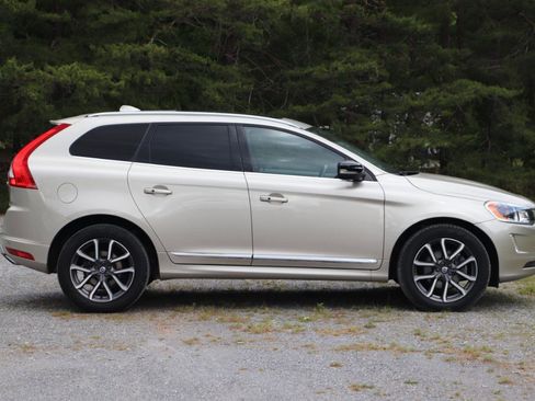 Used 2017 Volvo XC60 T6 Dynamic w/ Preferred Option Package AWD/4WD image 2