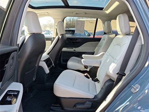 New 2025 Lincoln Aviator AWD w/ Jet Appearance Package image 5