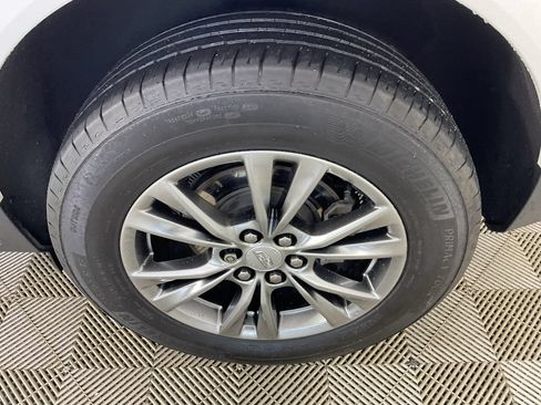 Used 2023 Cadillac XT5 Premium Luxury AWD/4WD image 6