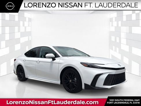 Used 2026 Toyota Camry SE FWD image 1