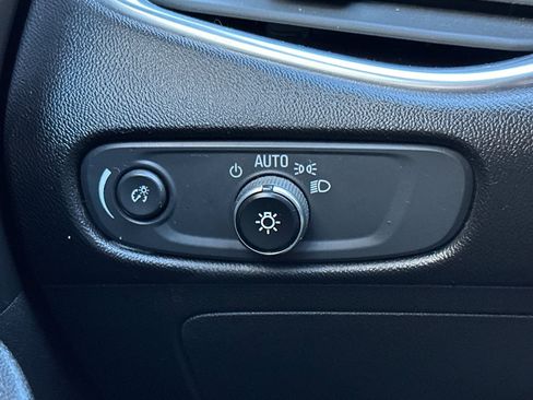 Used 2020 Chevrolet Malibu LT image 30