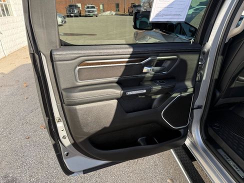 Used 2022 RAM 1500 Laramie AWD/4WD image 15