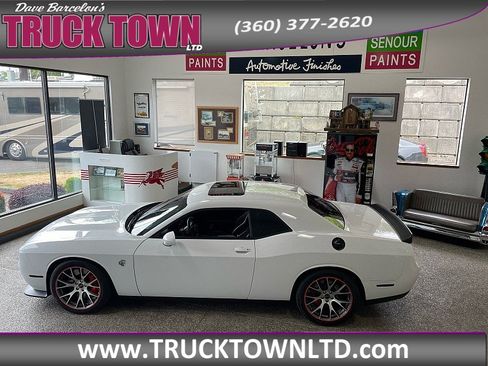 Used 2020 Dodge Challenger SRT Hellcat w/ Plus Package RWD image 2