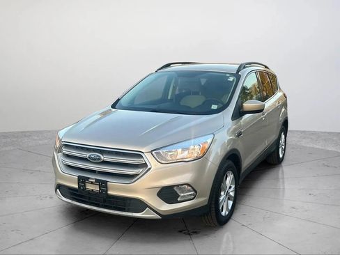 Used 2018 Ford Escape SE FWD image 1