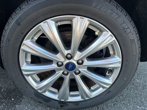 Used 2017 Ford Escape Titanium w/ Equipment Group 301A AWD/4WD image 14