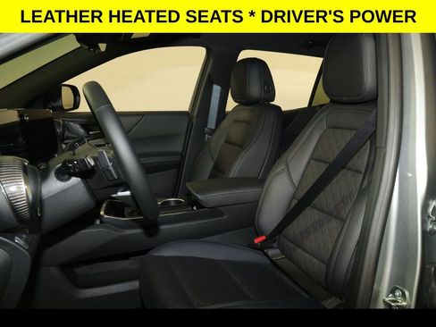 New 2026 Chevrolet Equinox LT w/ Convenience Package II FWD image 3