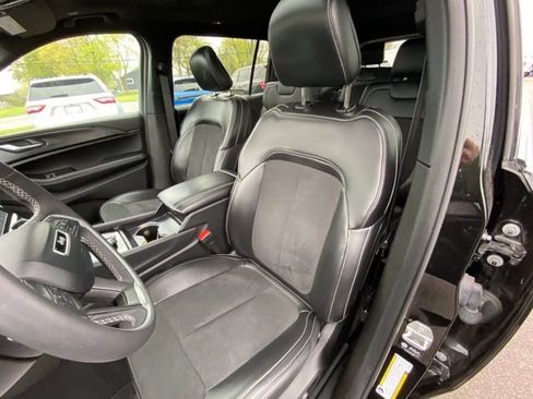 Used 2025 Jeep Grand Cherokee L Altitude AWD/4WD image 10