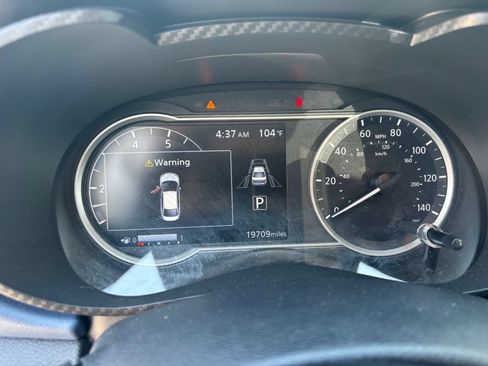 Used 2025 Nissan Versa SV FWD image 30