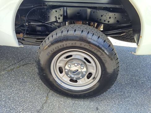 Used 2016 Ford F250 XL w/ Power Equipment Group AWD/4WD image 18