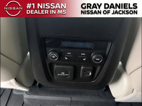 Used 2022 Buick Enclave Avenir w/ Avenir Technology Package image 29