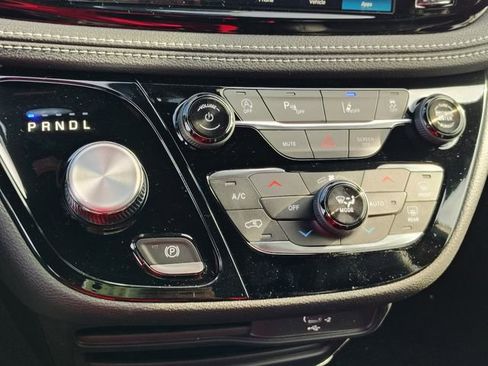 New 2026 Chrysler Pacifica Select image 23