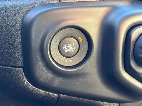 Used 2018 Jeep Wrangler Unlimited Sahara image 26