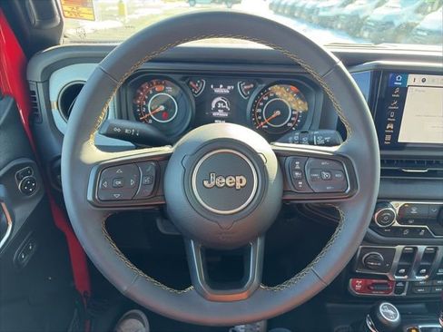 Used 2024 Jeep Wrangler Willys image 17