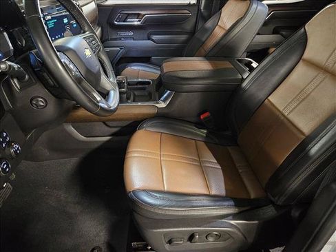 Used 2024 Chevrolet Silverado 1500 High Country w/ High Country Premium Package AWD/4WD image 15