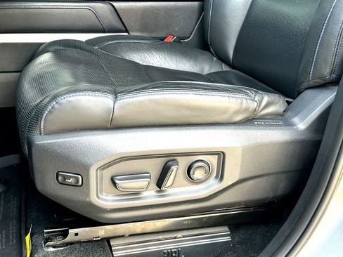 Used 2022 Toyota Tundra Platinum AWD/4WD image 12