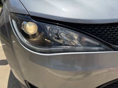 Used 2018 Chrysler Pacifica Touring Plus w/ S Appearance Package FWD image 12