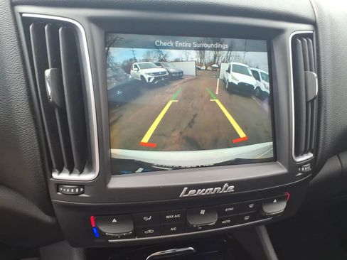 Used 2018 Maserati Levante AWD/4WD image 30