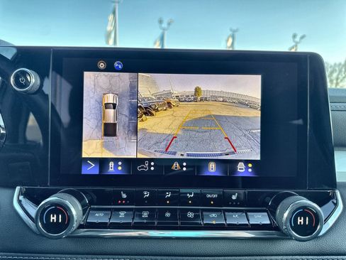 Used 2024 Chevrolet Colorado LT w/ LT Convenience Package II image 19