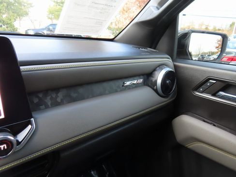 Used 2023 Chevrolet Colorado ZR2 w/ ZR2 Convenience Package III image 25