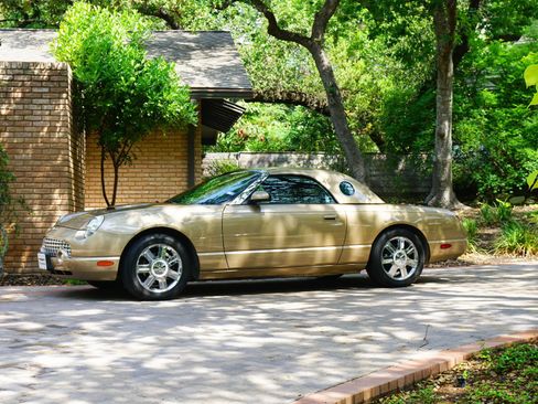Used 2005 Ford Thunderbird RWD image 14