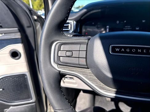 Used 2022 Jeep Wagoneer Series III AWD/4WD image 14