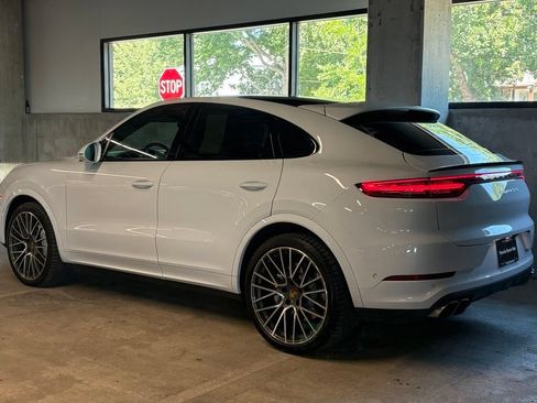 Used 2022 Porsche Cayenne Turbo AWD/4WD image 3
