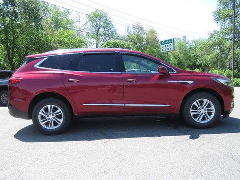 Used 2020 Buick Enclave Essence w/ Sound and Sites Package AWD/4WD image 4