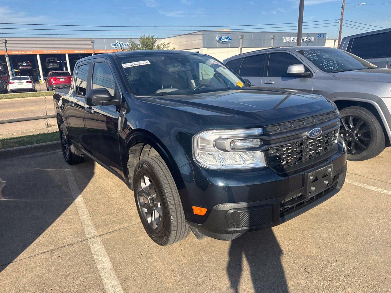 Used 2023 Ford Maverick XLT FWD image 3