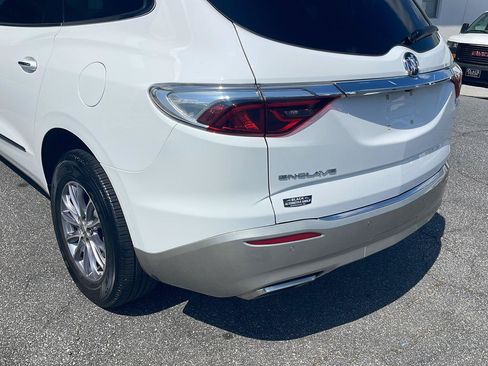 Used 2024 Buick Enclave Essence FWD image 3