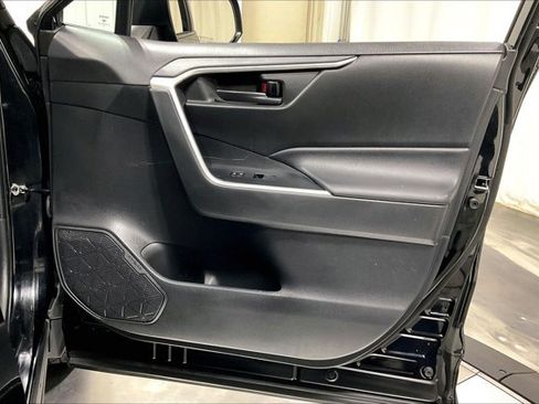 Used 2021 Toyota RAV4 LE image 23