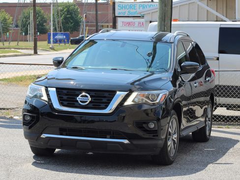 Used 2020 Nissan Pathfinder SV FWD image 3