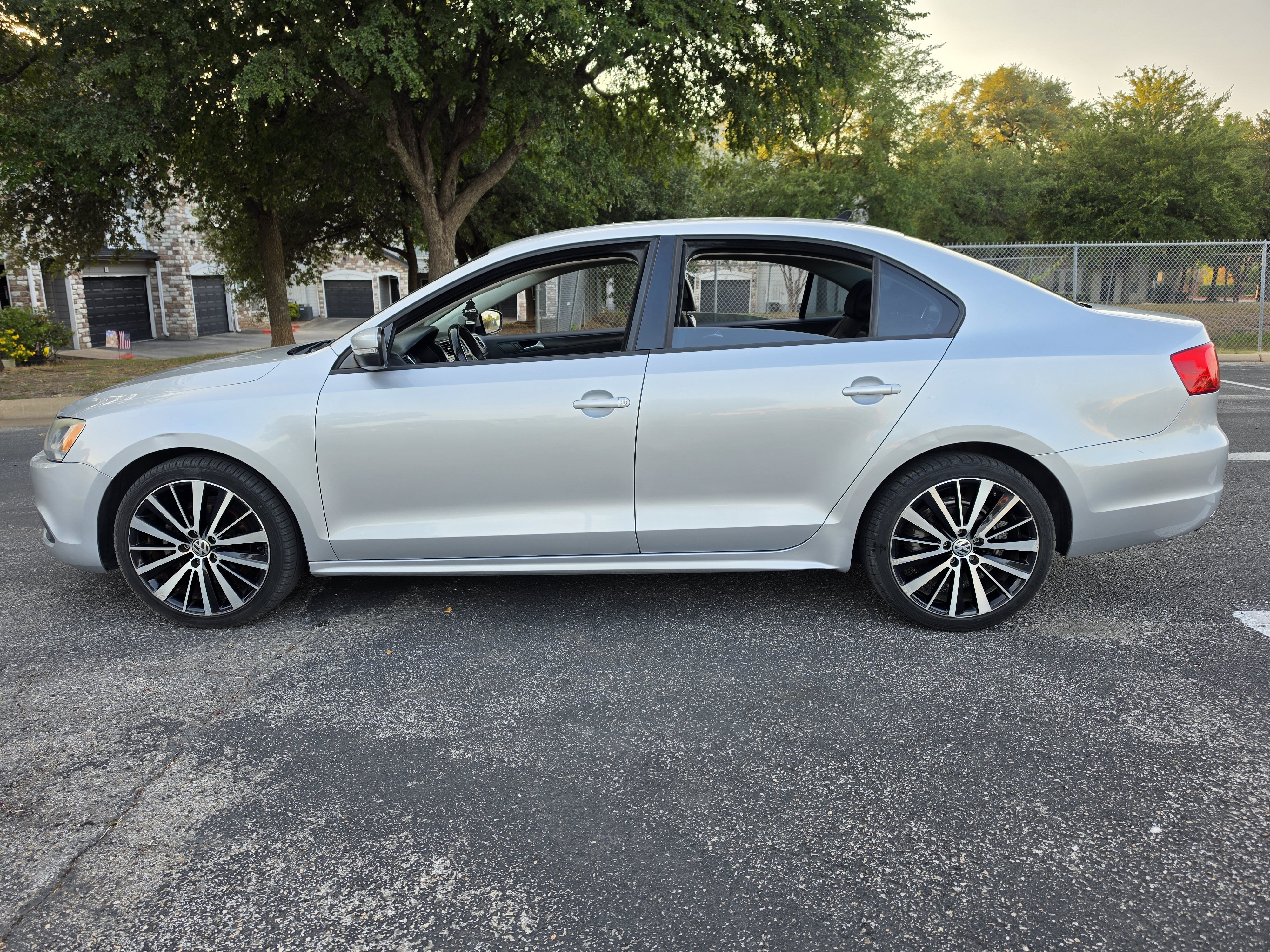 Used 2014 Volkswagen Jetta SE FWD image 4